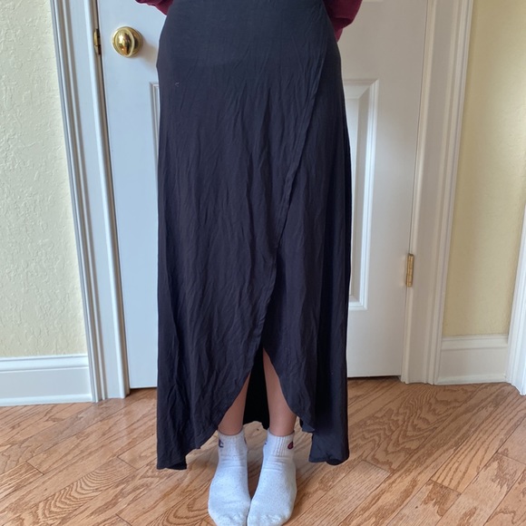 Long black skirt with slit at front.  Elastic waist band.  Medium - Picture 2 of 4